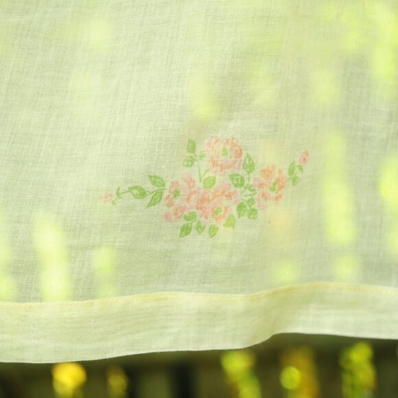 VTG Pale Yellow Fancy Illusion Hostess Apron Pleated w/ Floral Design on Hem - Picture 2 of 7